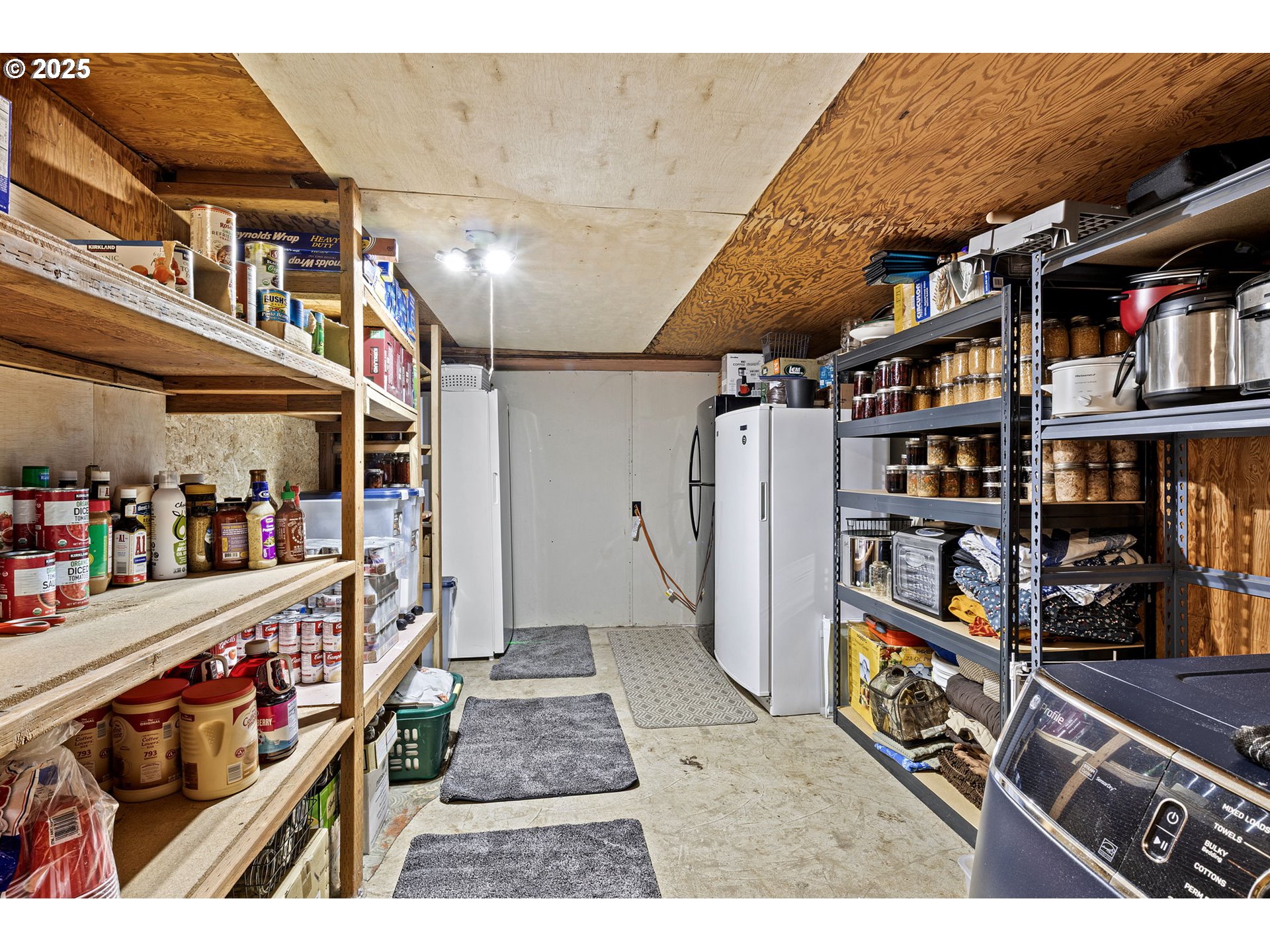 252 Alder Street Yoncalla, OR 97499 - Photo 37 of 47 a view of a storage & utility room