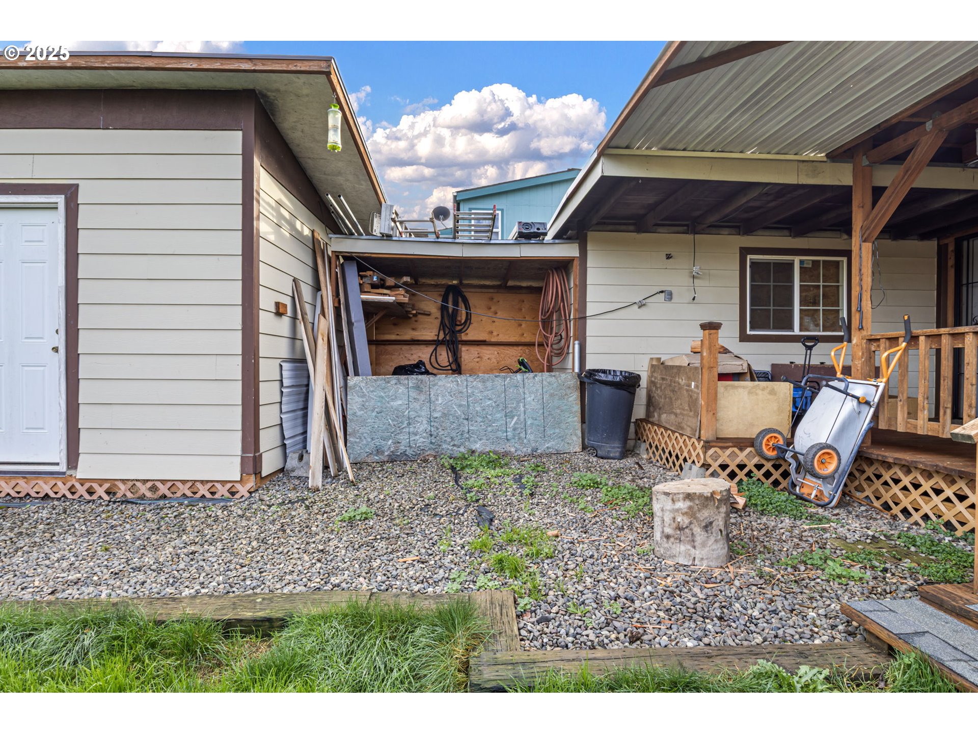 252 Alder Street Yoncalla, OR 97499 - Photo 47 of 47 a view of a patio with table and chairs and potted plants