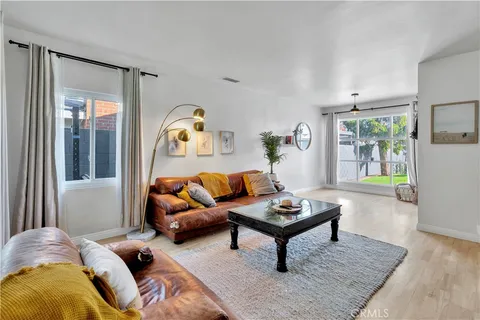 $1,249,988 | 6514 Coldwater Canyon Avenue, North Hollywood, CA 91606