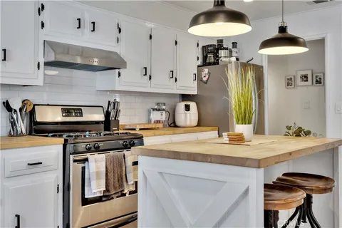 $1,249,988 | 6514 Coldwater Canyon Avenue, North Hollywood, CA 91606