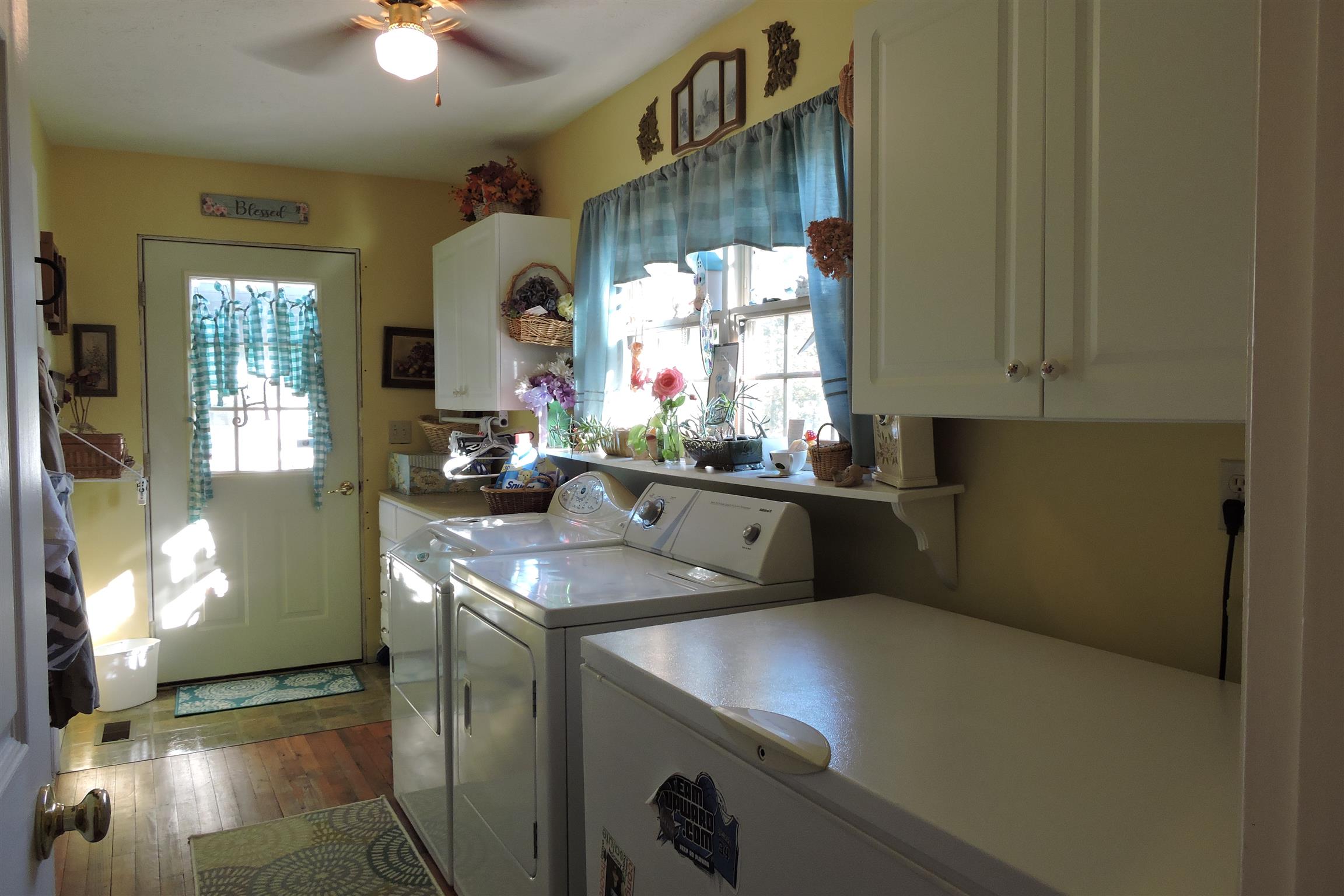 826 Wayside Road Manchester, TN 37355 - Photo 11 of 31 a kitchen that has a sink and a stove in it