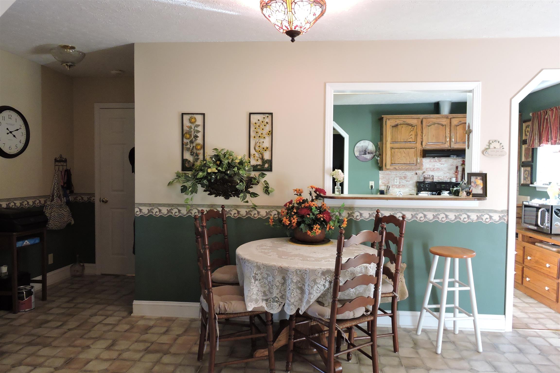 826 Wayside Road Manchester, TN 37355 - Photo 12 of 31 a dining room with furniture and window