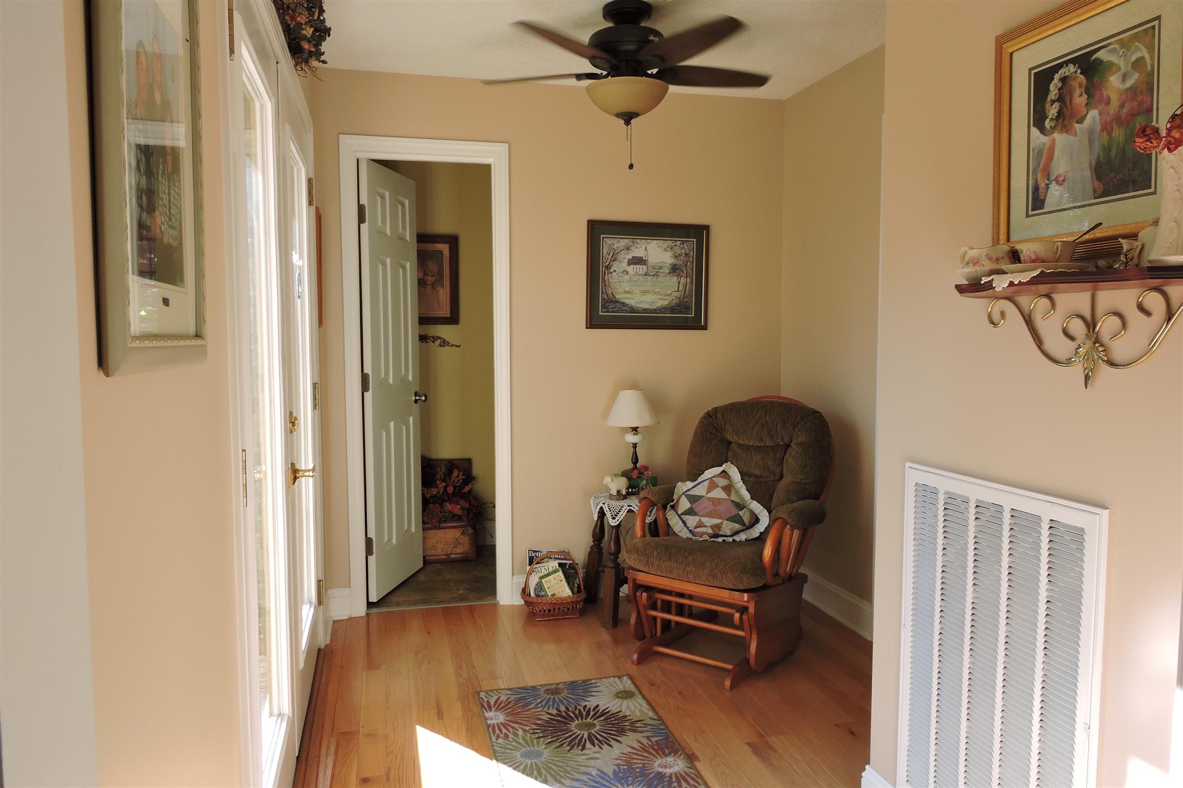 826 Wayside Road Manchester, TN 37355 - Photo 13 of 31 a living room with furniture and a window