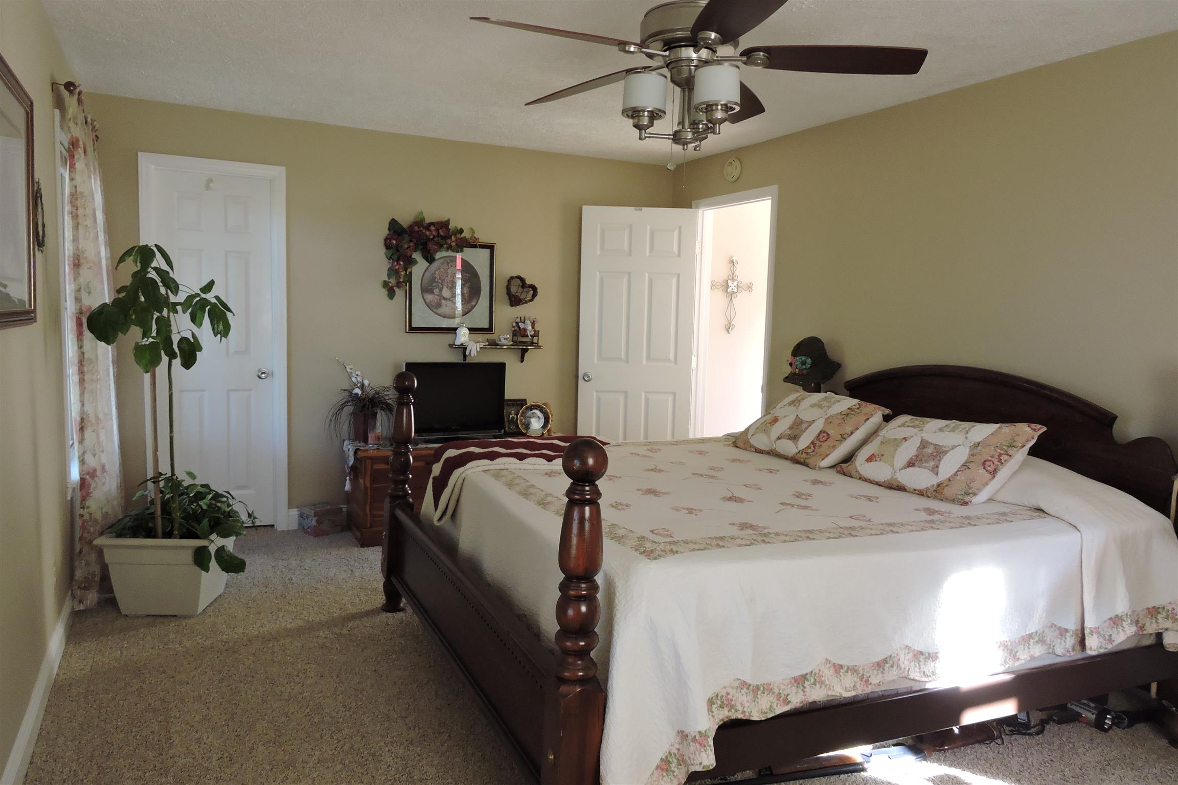 826 Wayside Road Manchester, TN 37355 - Photo 14 of 31 a bedroom with bed and a chandelier