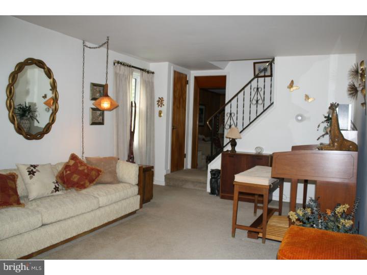321 Sandy Bank Road Media, PA 19063 - Photo 3 of 21 Living Room