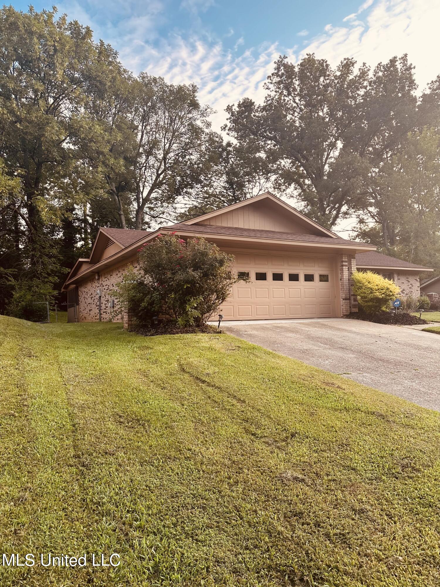 1615 Edgewood Place Clinton, MS 39056 - Photo 3 of 18 IMG_4876
