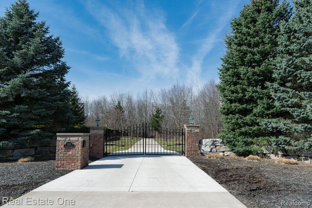1832 North Rochester Road Oakland, MI 48363 - Photo 2 of 79
