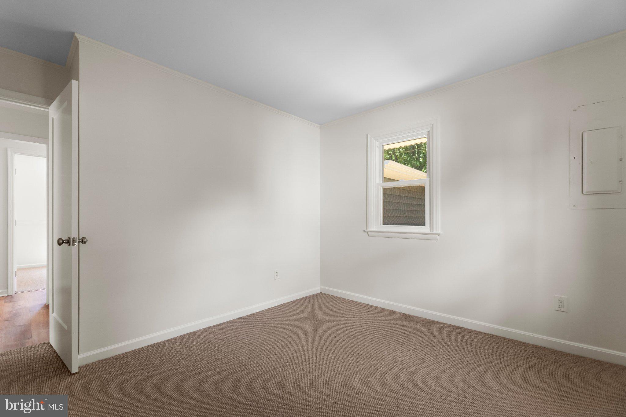 12 Oak Street Cambridge, MD 21613 - Photo 23 of 30 Bright and airy blank canvas room.