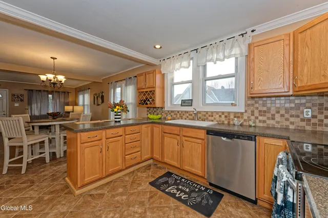 $243,000 | 3760 Albany Street, Niskayuna, NY 12304