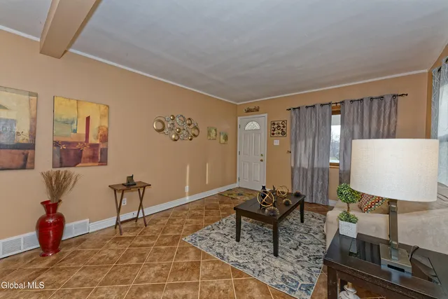 $243,000 | 3760 Albany Street, Niskayuna, NY 12304