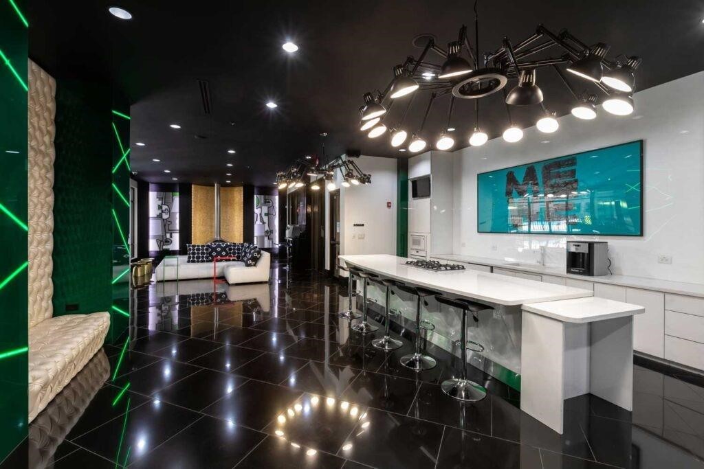2525 McCue Road, Unit 553 Houston, TX 77056 - Photo 10 of 16 a kitchen with a table chairs and white cabinets
