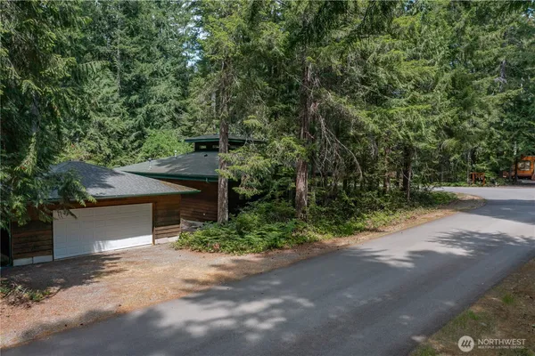 $419,950 | 720 North Potlatch Drive, Hoodsport, WA 98548