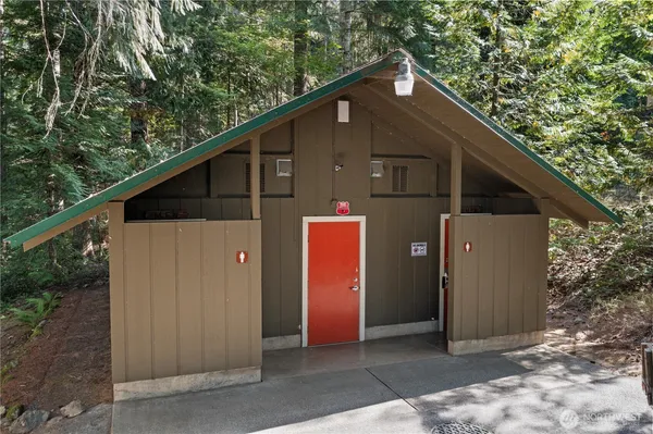 $419,950 | 720 North Potlatch Drive, Hoodsport, WA 98548