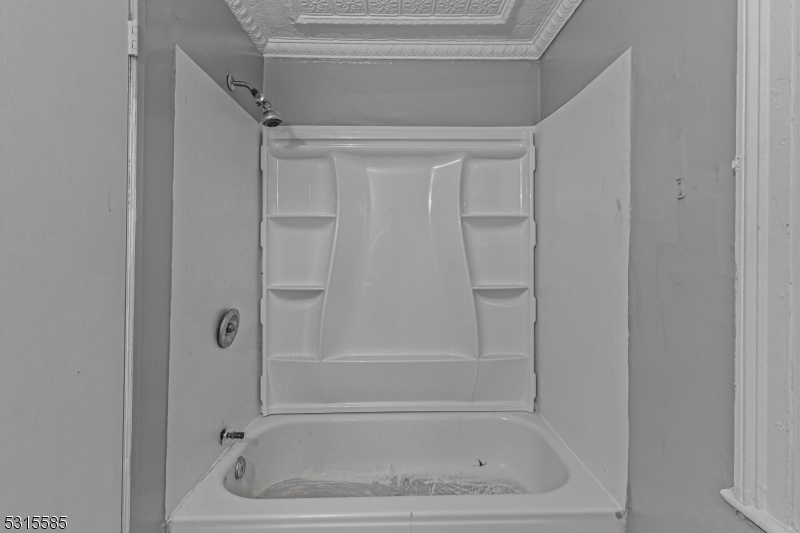 403 Seminary Avenue Rahway, NJ 07065 - Photo 8 of 29 a bathroom with a bathtub