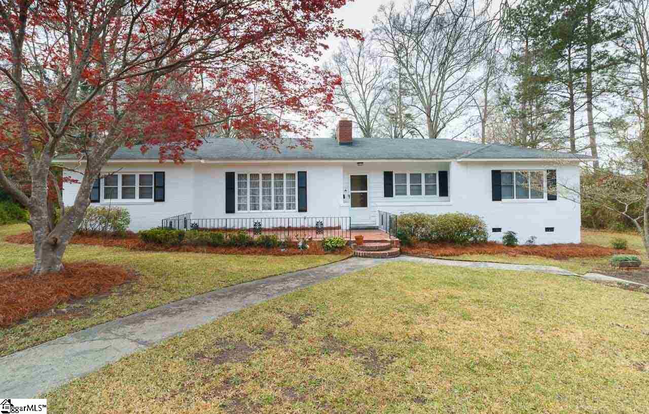 401 Pine Street Clinton, SC 29325 - Photo 1 of 21