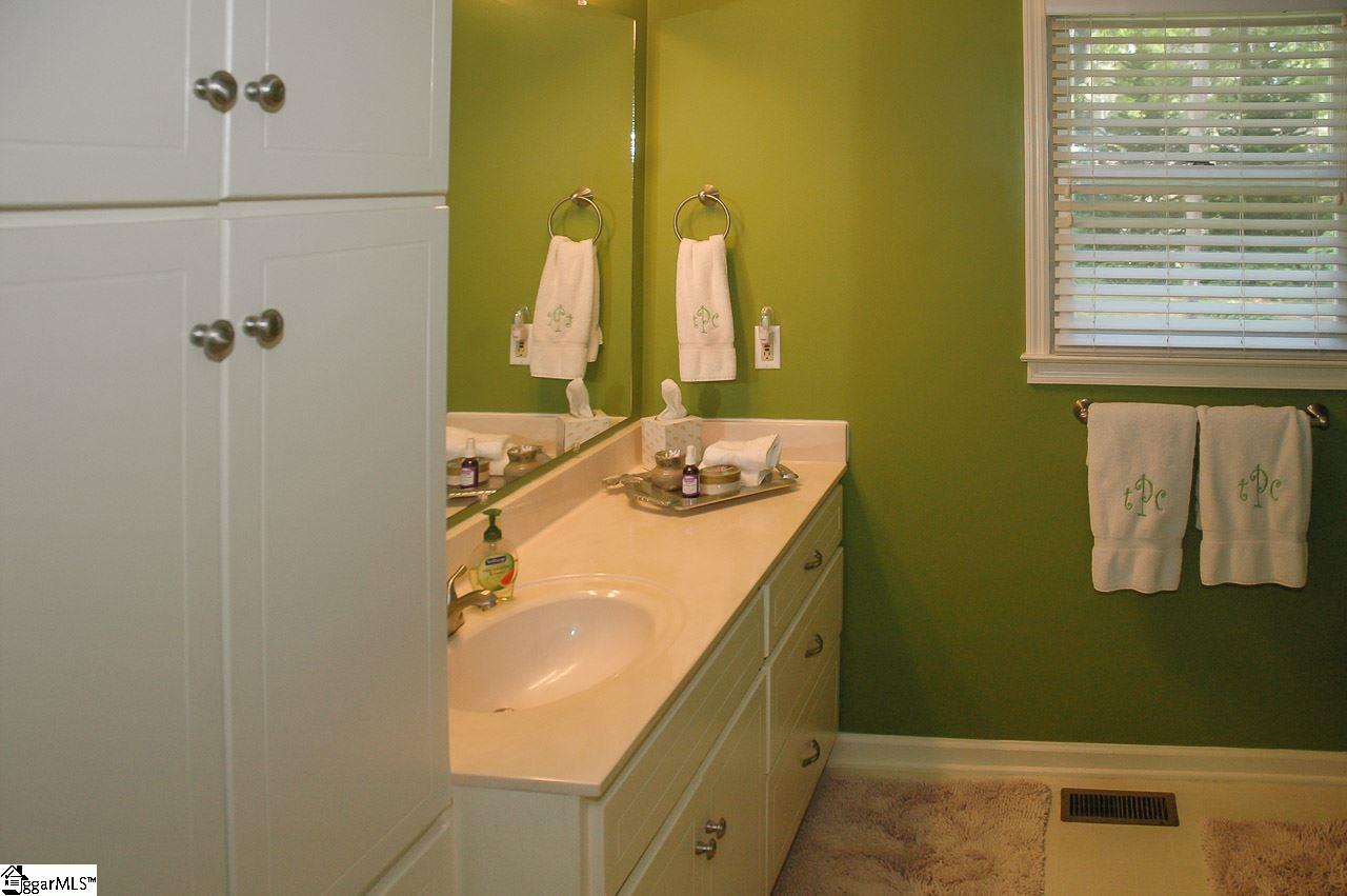 401 Pine Street Clinton, SC 29325 - Photo 14 of 21