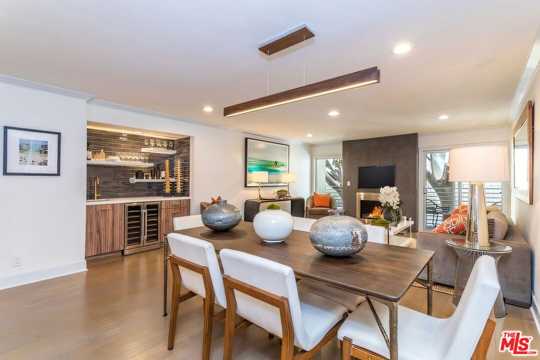 1129 Larrabee St Unit 2  