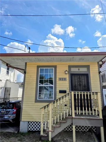 $2,000 | 926 North Roman Street, New Orleans, LA 70116