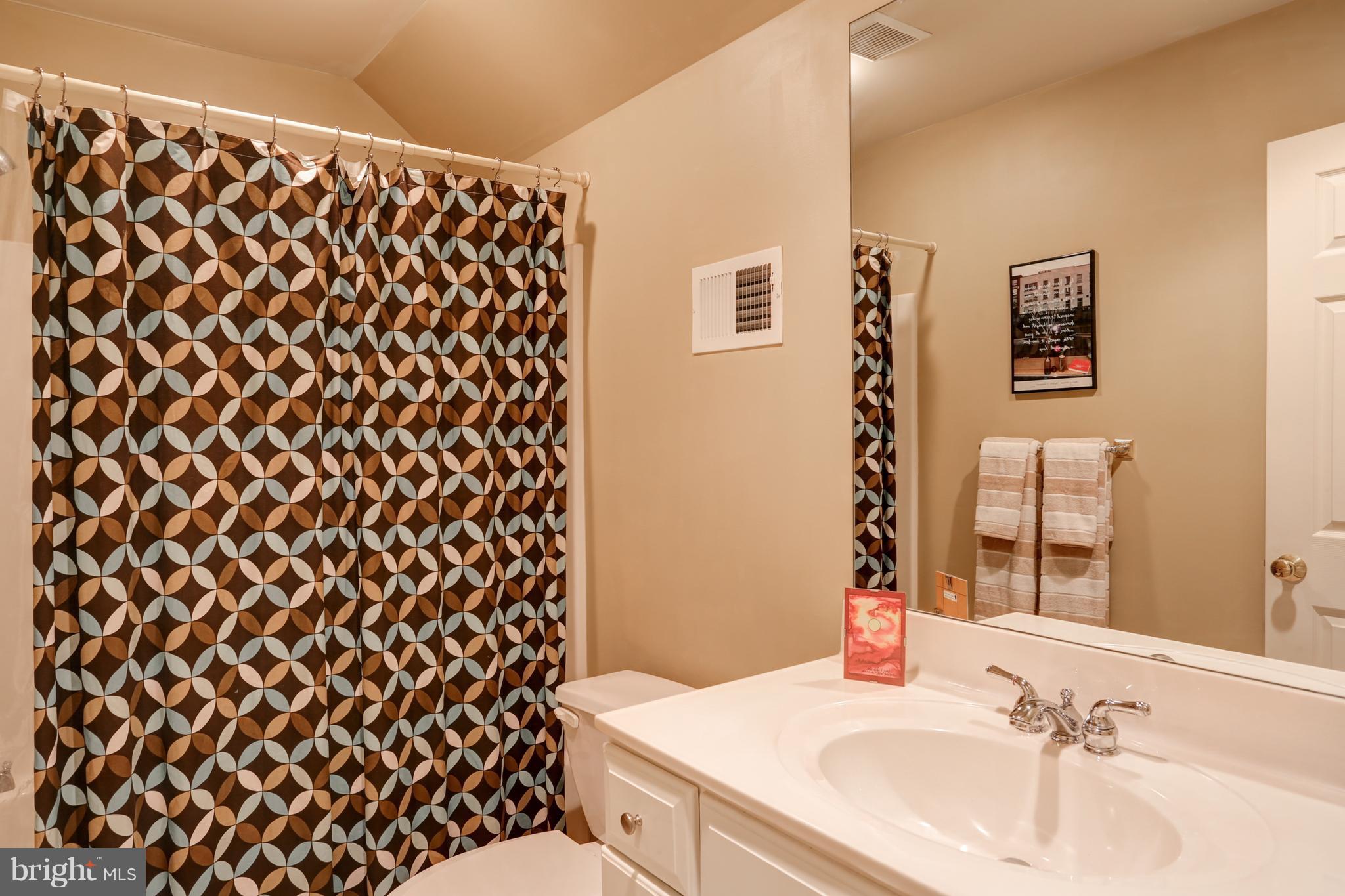906 Suffolk Drive Lititz, PA 17543 - Photo 37 of 45 Second floor full bath.