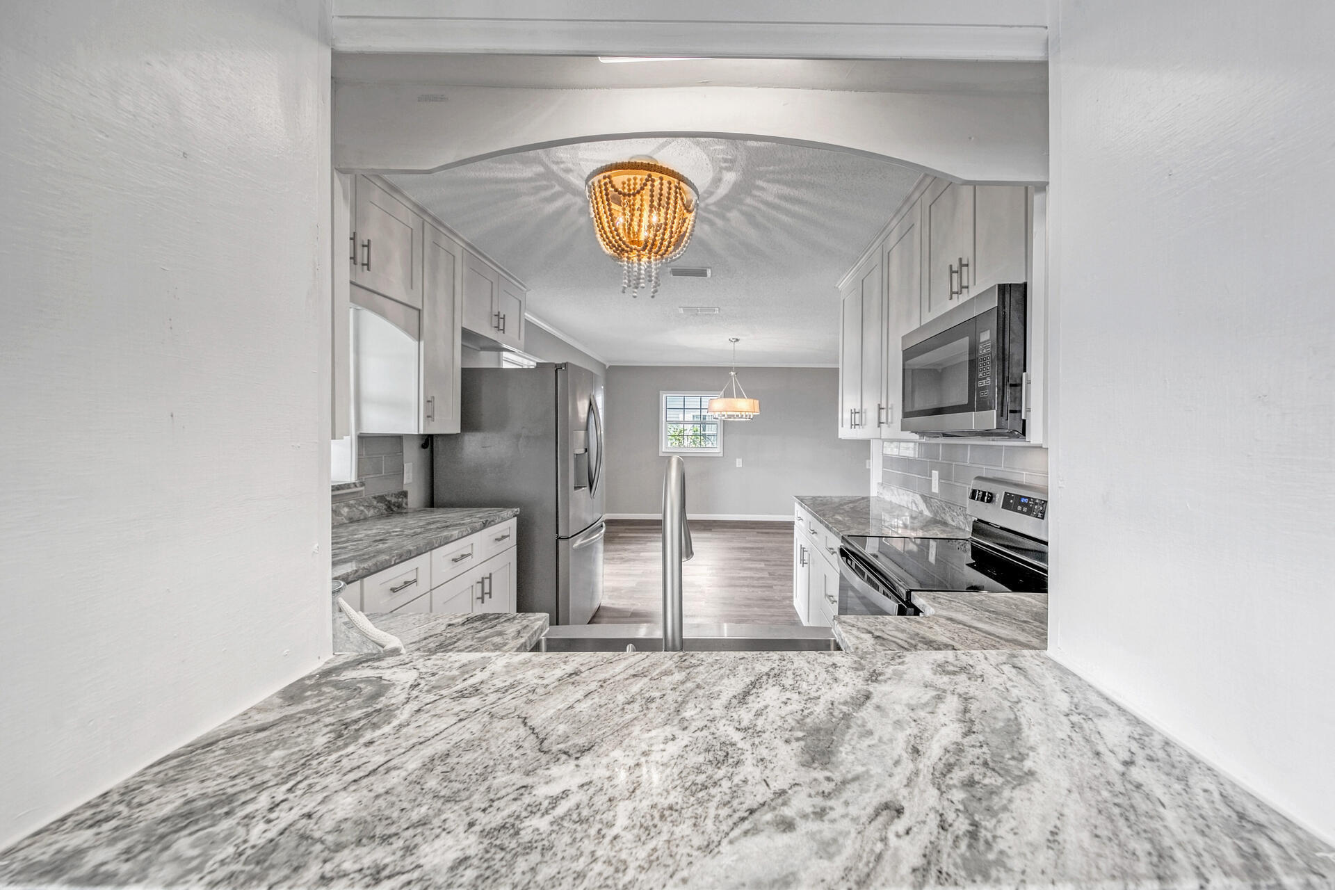 237 Ruth Road Freeport, FL 32439 - Photo 13 of 40 Custom light fixtures