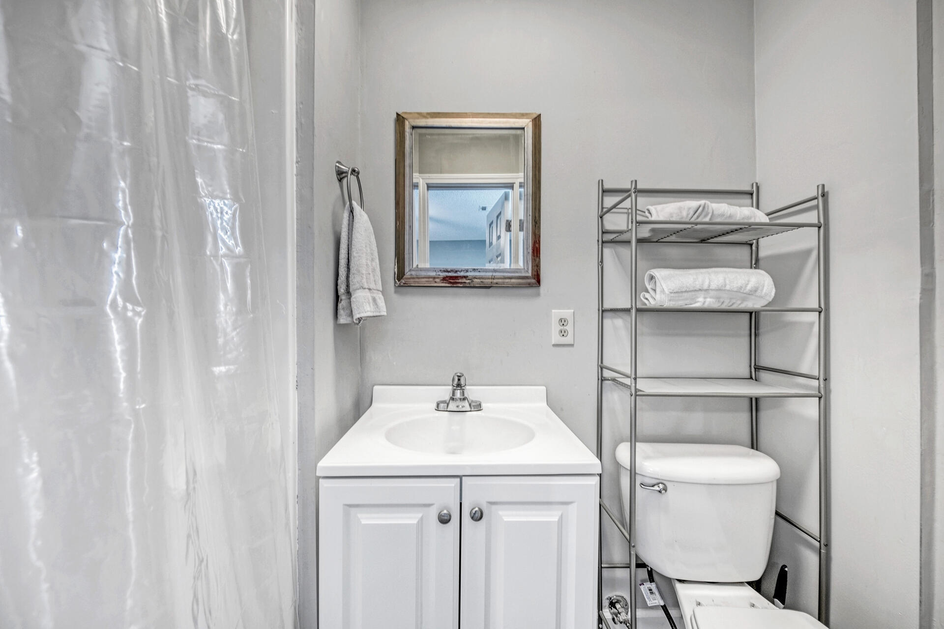 237 Ruth Road Freeport, FL 32439 - Photo 26 of 40 Apartment bathroom