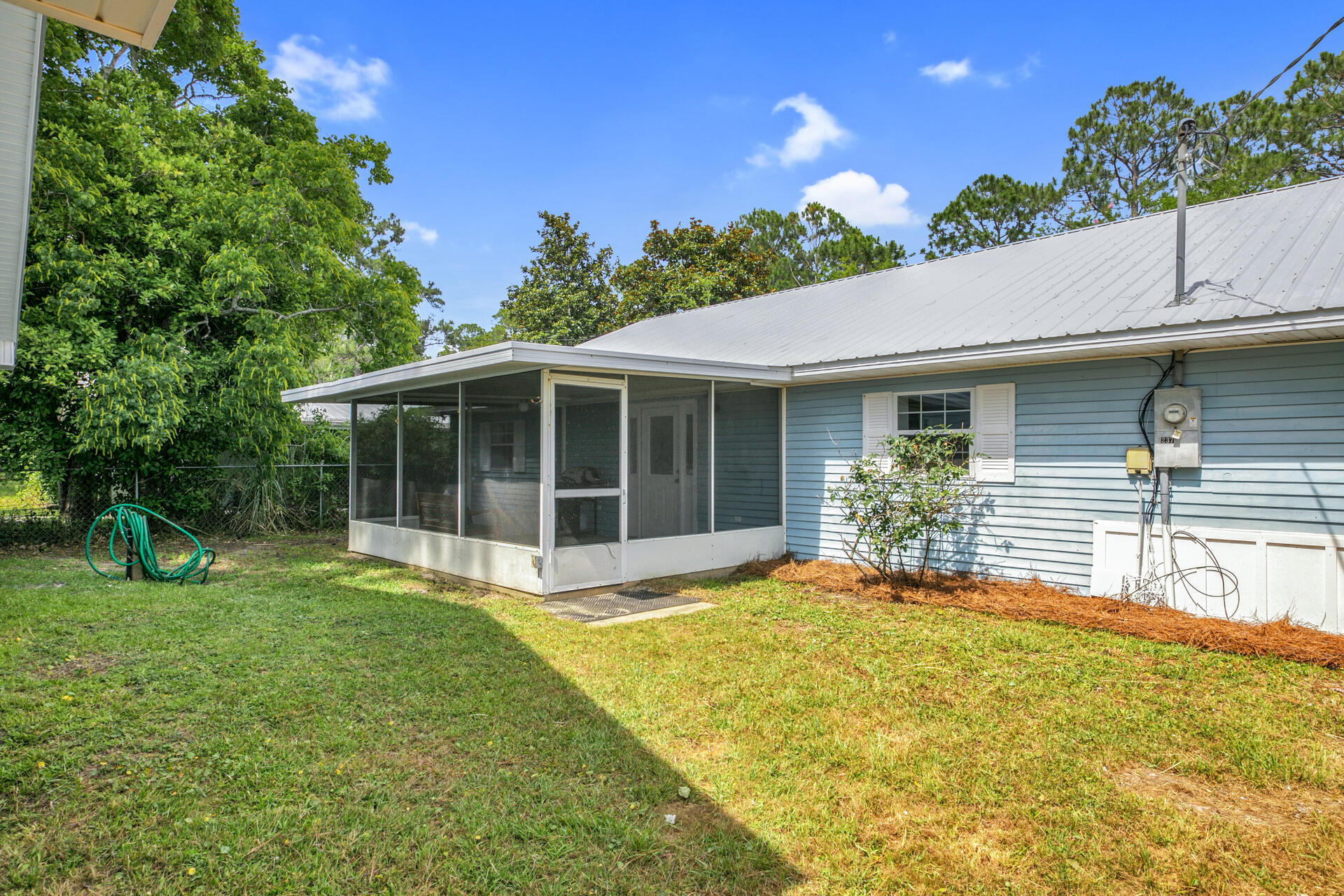 237 Ruth Road Freeport, FL 32439 - Photo 29 of 40 Screened porch
