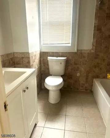 $2,400 | 66 Poe Avenue, Unit 2, Newark, NJ 07106