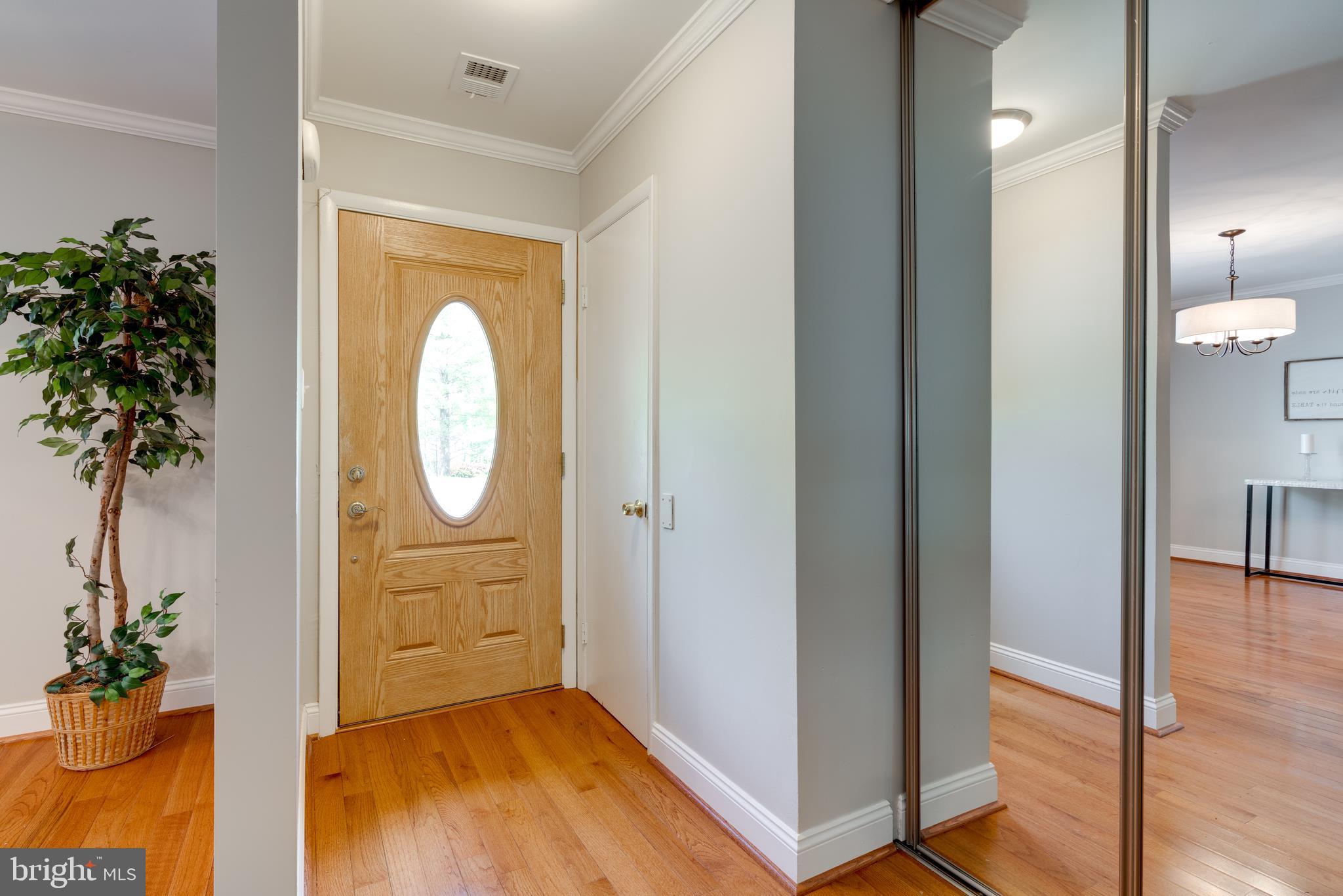 8761 Ridge Hollow Court Springfield, VA 22152 - Photo 8 of 62 Gallery Image 8