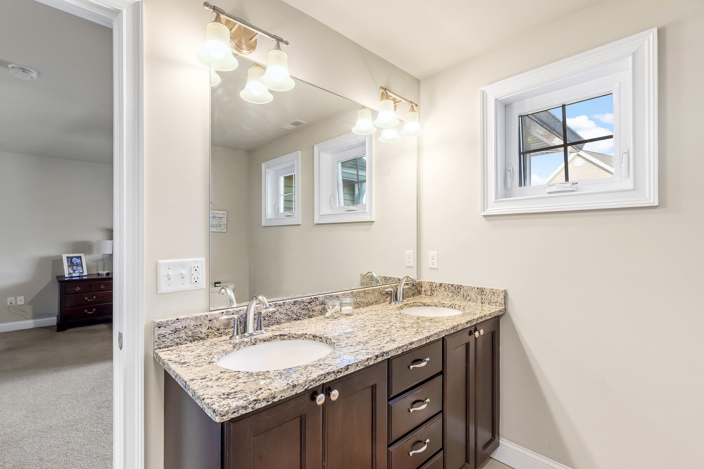 12 Manor Drive, Unit B Hooksett, NH 03106 - Photo 19 of 34