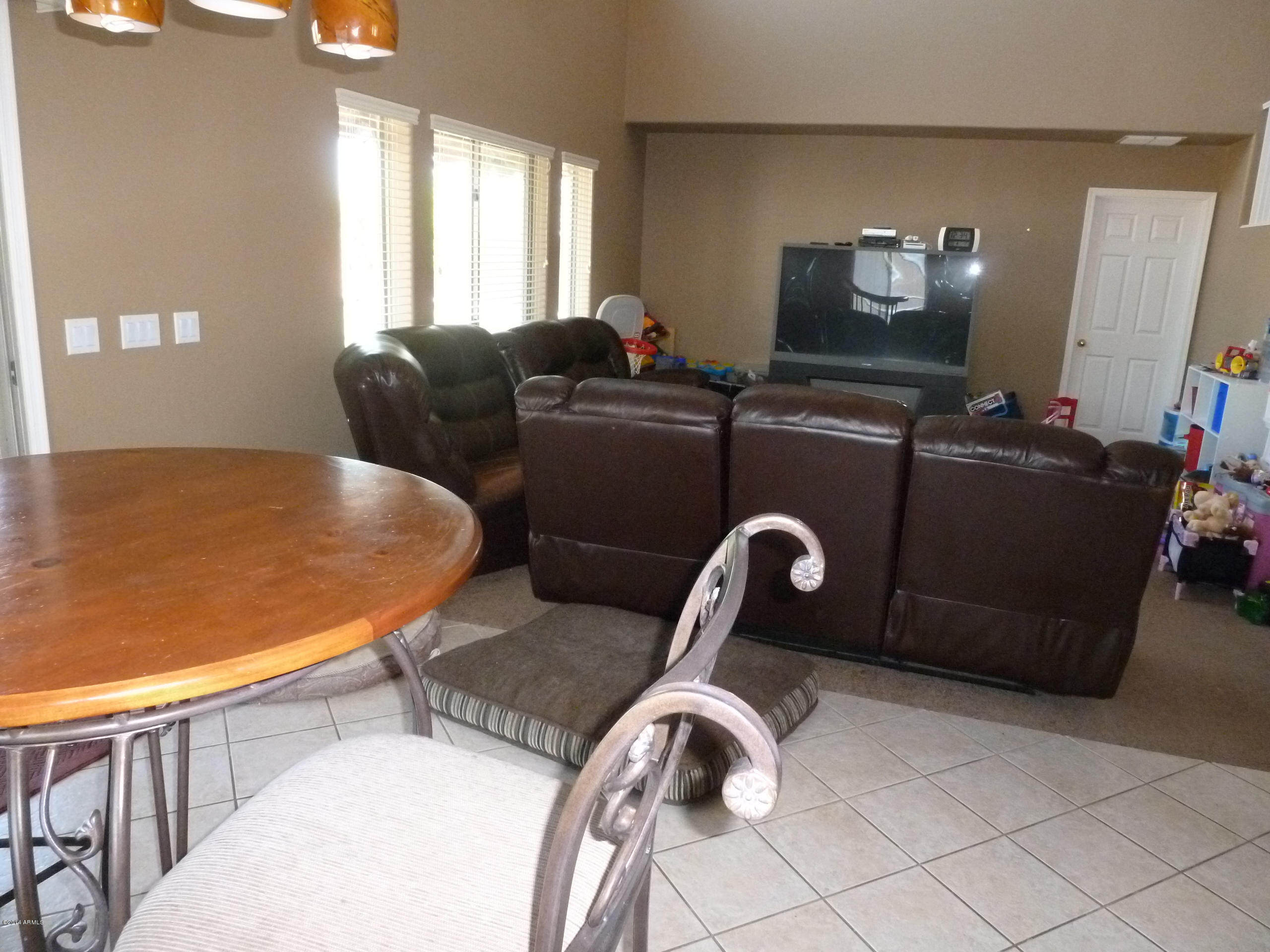 1606 East Harwell Road Phoenix, AZ 85042 - Photo 3 of 19 P1030282