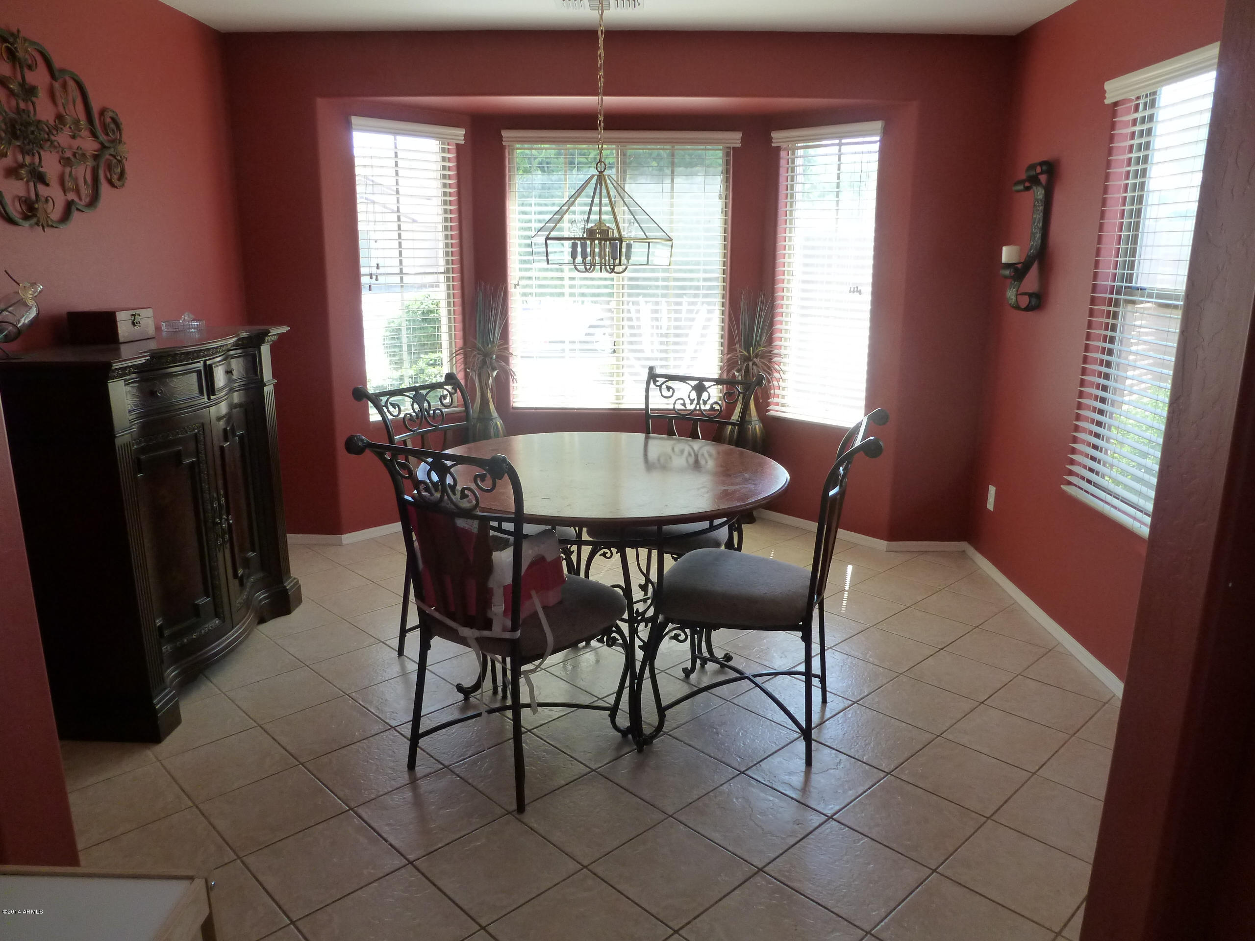 1606 East Harwell Road Phoenix, AZ 85042 - Photo 4 of 19 P1030279