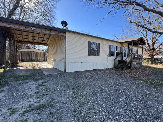 a view of a house with a backyard