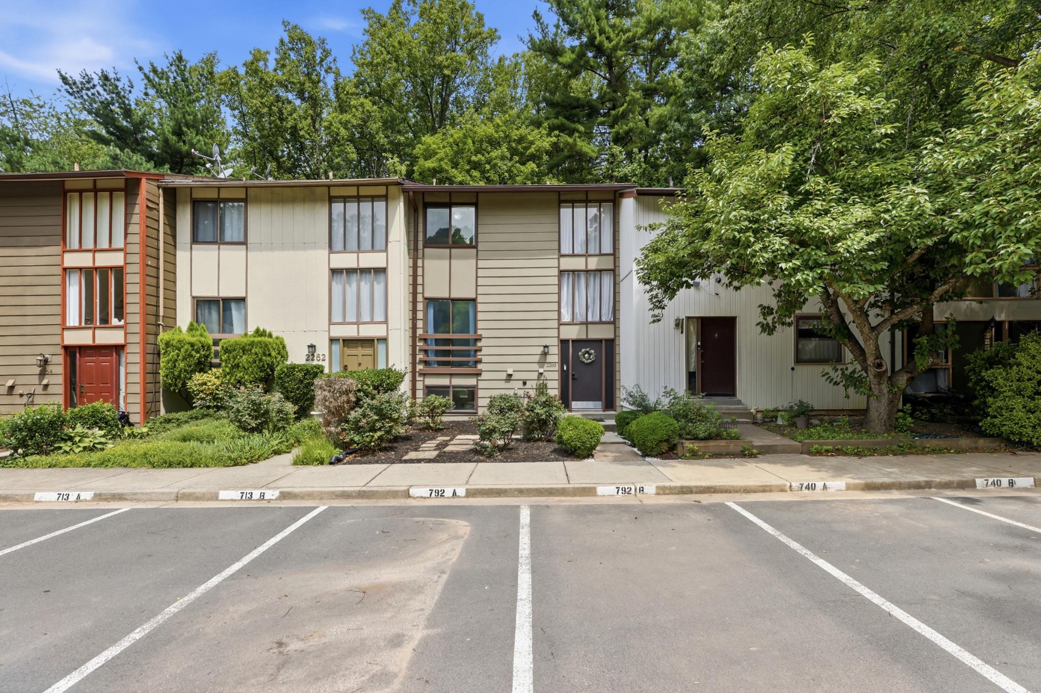 2260 Covent Gardens Court Reston, VA 20191 - Photo 41 of 42 2260 Covent Gardens Ct Exterior