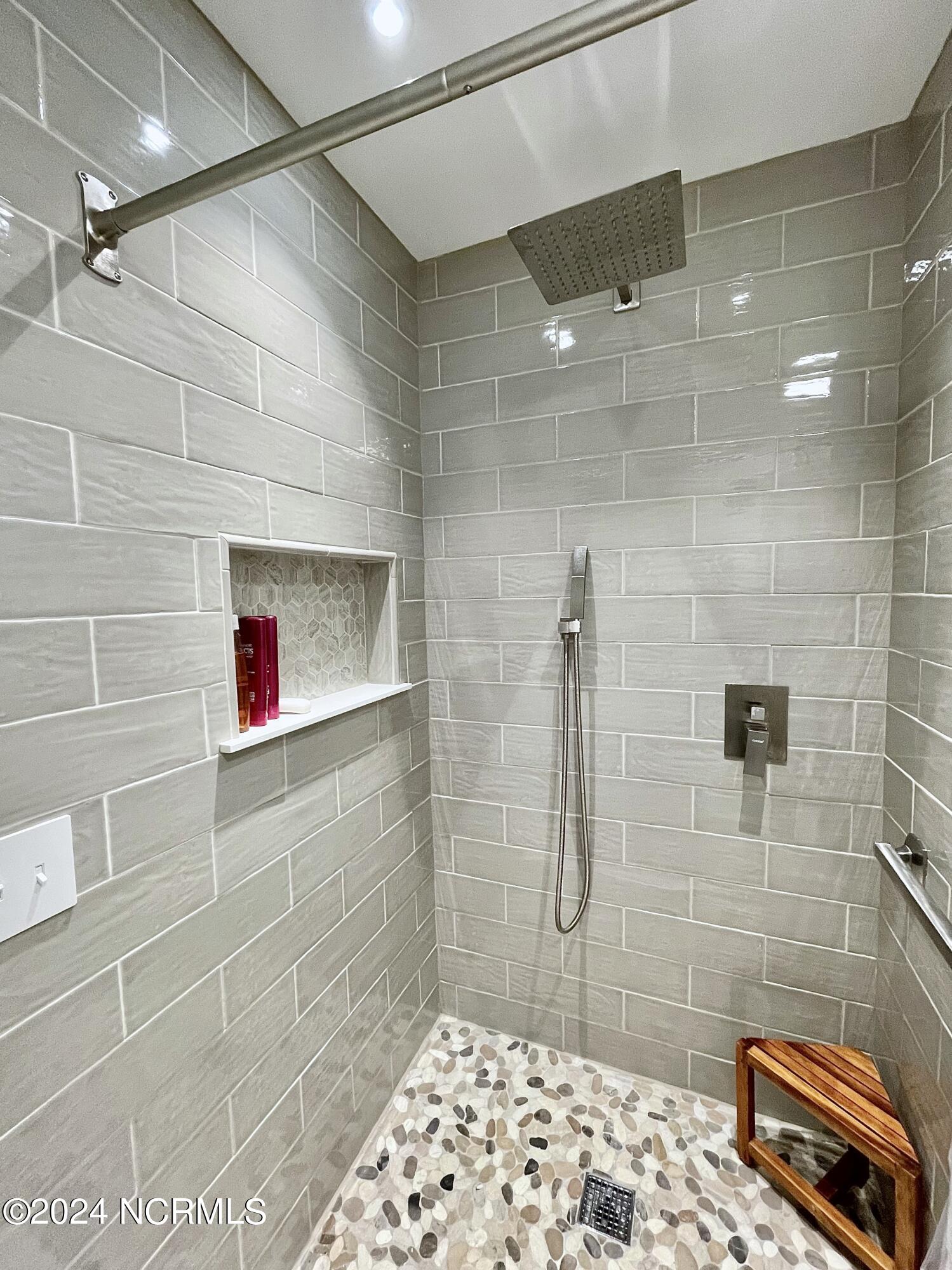 310 Golf Road Plymouth, NC 27962 - Photo 33 of 69 Tiled shower