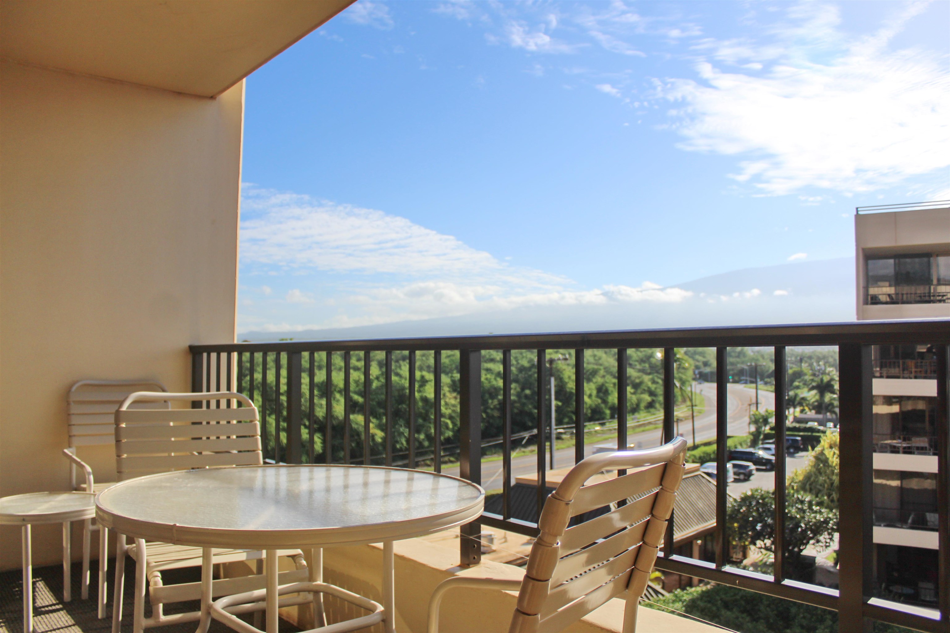 145 North Kihei Road, Unit 503 Kihei, HI 96753 - Photo 4 of 30 a balcony with table and chairs