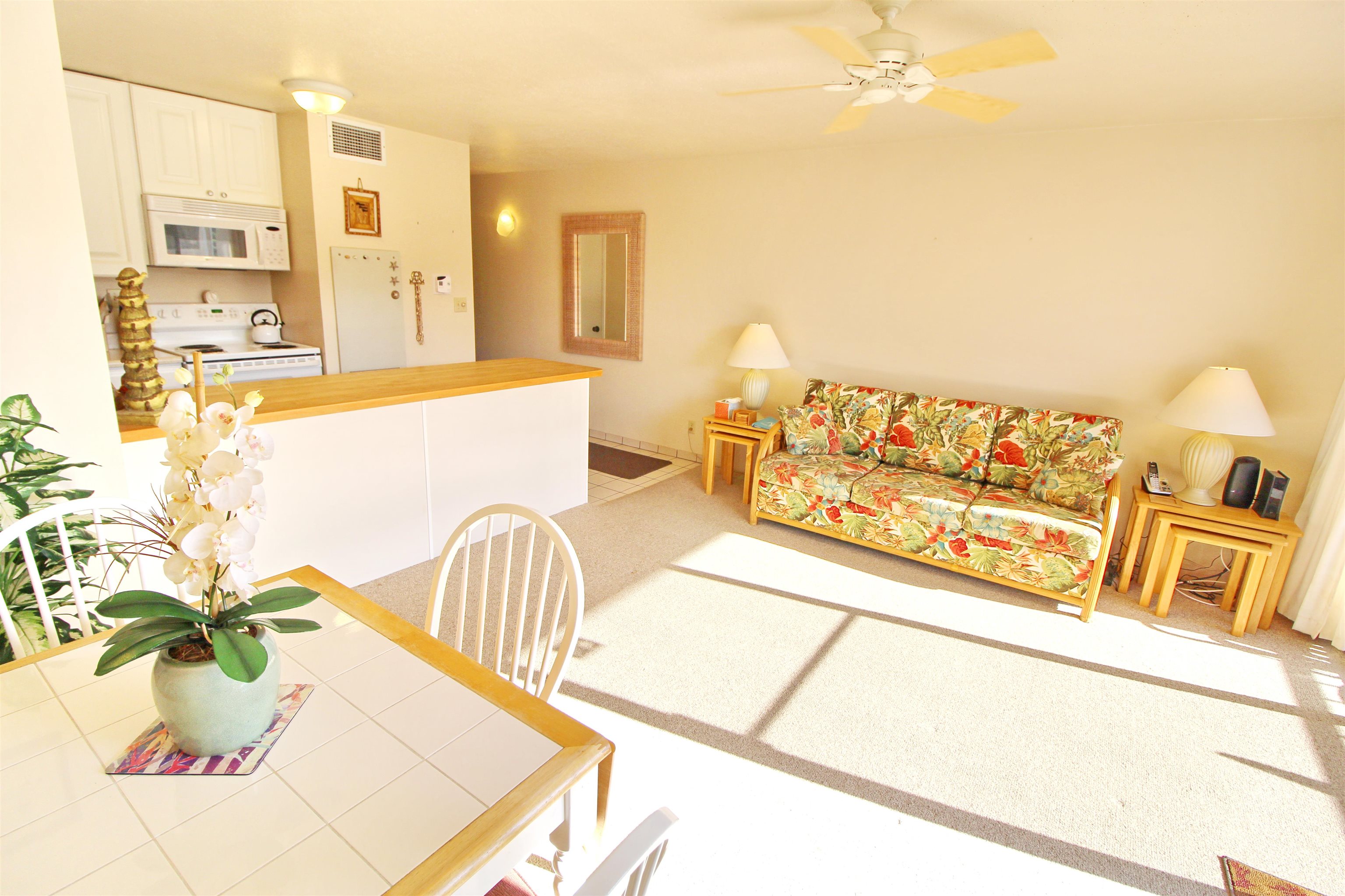 145 North Kihei Road, Unit 503 Kihei, HI 96753 - Photo 9 of 30 a view of a living room and kitchen