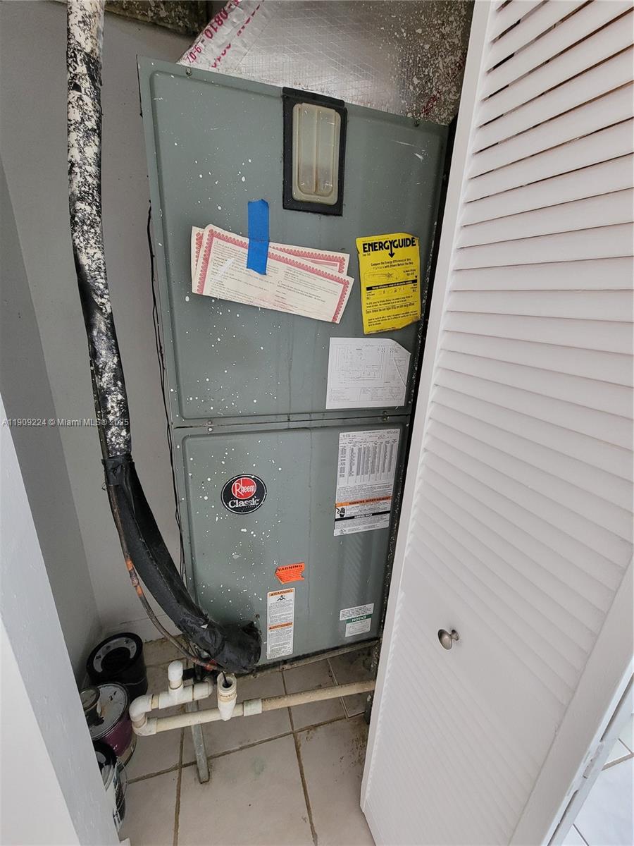 35 Southwest 7th Street, Unit 2 Hallandale Beach, FL 33009 - Photo 21 of 23 a view of living room