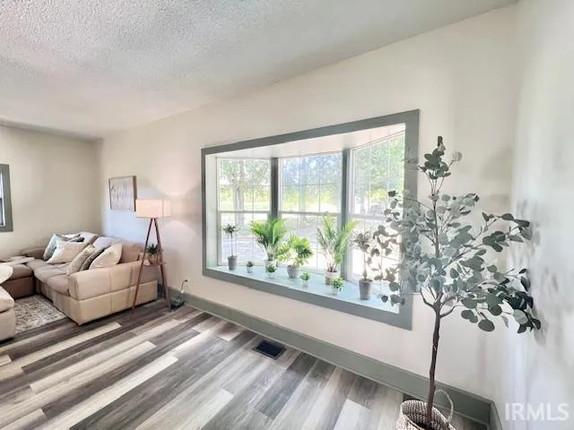 $260,000 | 12632 Highway 71, Clinton, IN 47842