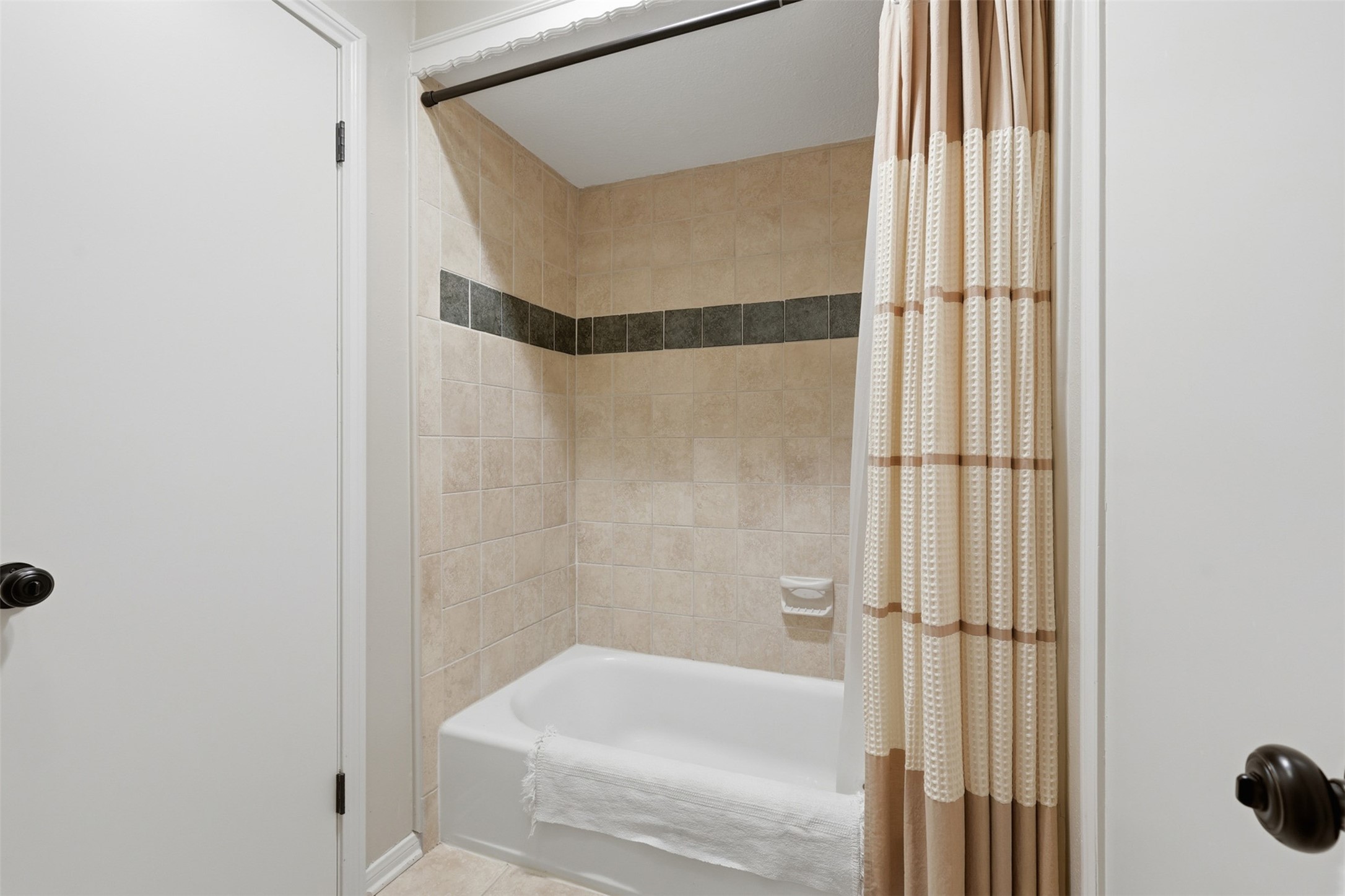 3415 Flickering Candle Drive Spring, TX 77388 - Photo 29 of 36 a bathroom with a bathtub and a shower