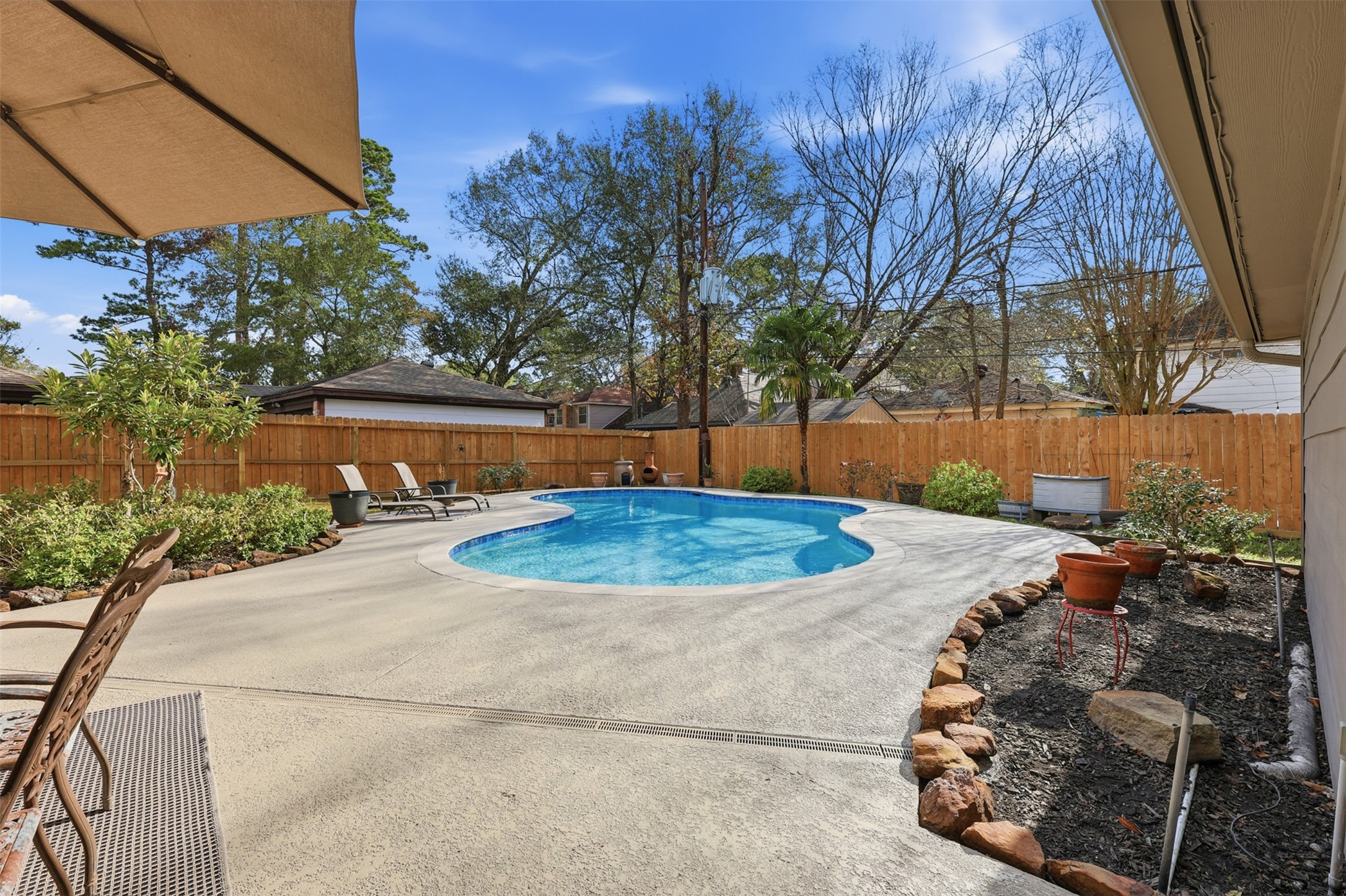 3415 Flickering Candle Drive Spring, TX 77388 - Photo 6 of 36 a view of a backyard