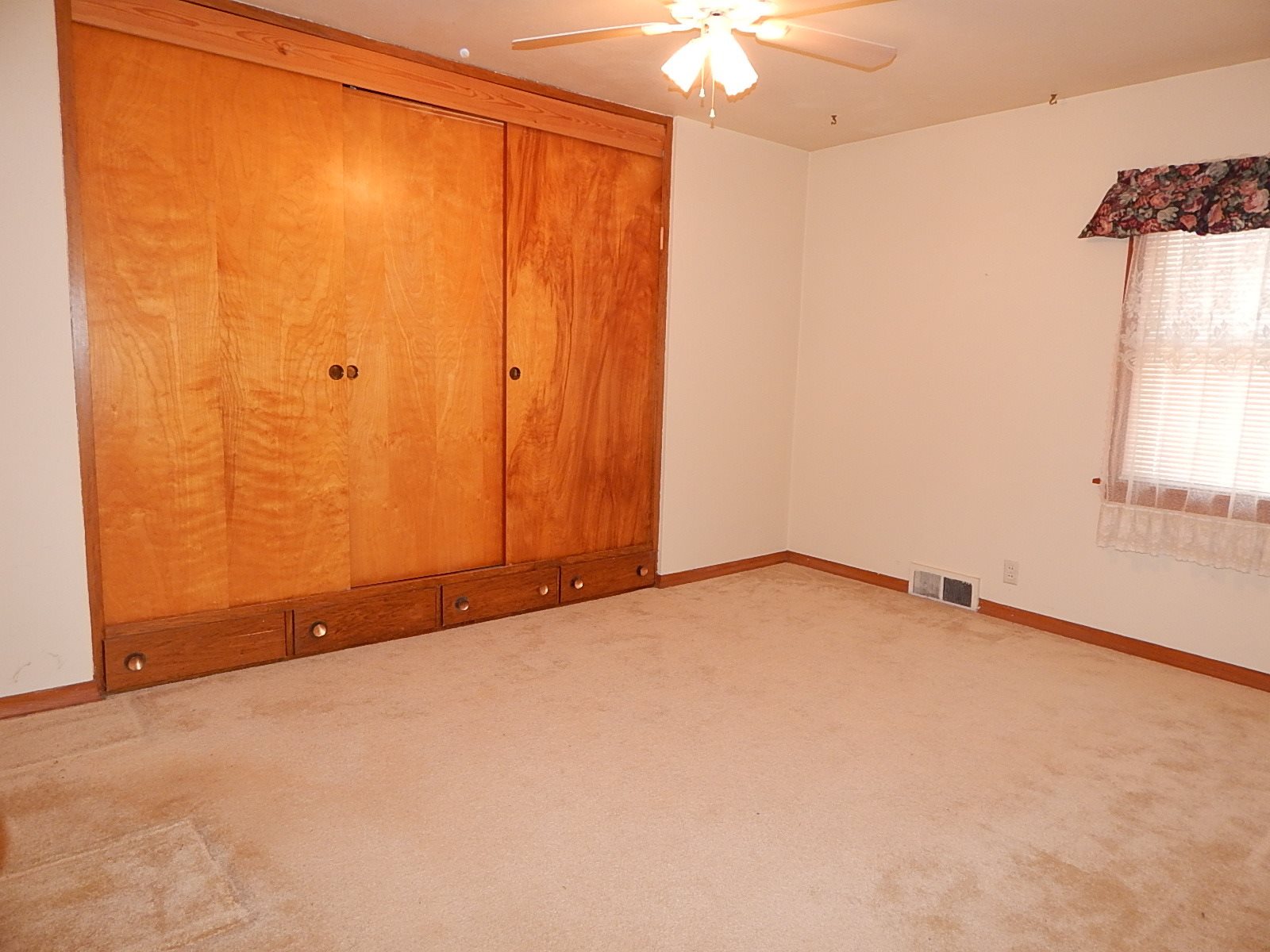 212 Davis Road Ossian, IN 46777 - Photo 12 of 24 Gallery Image 12