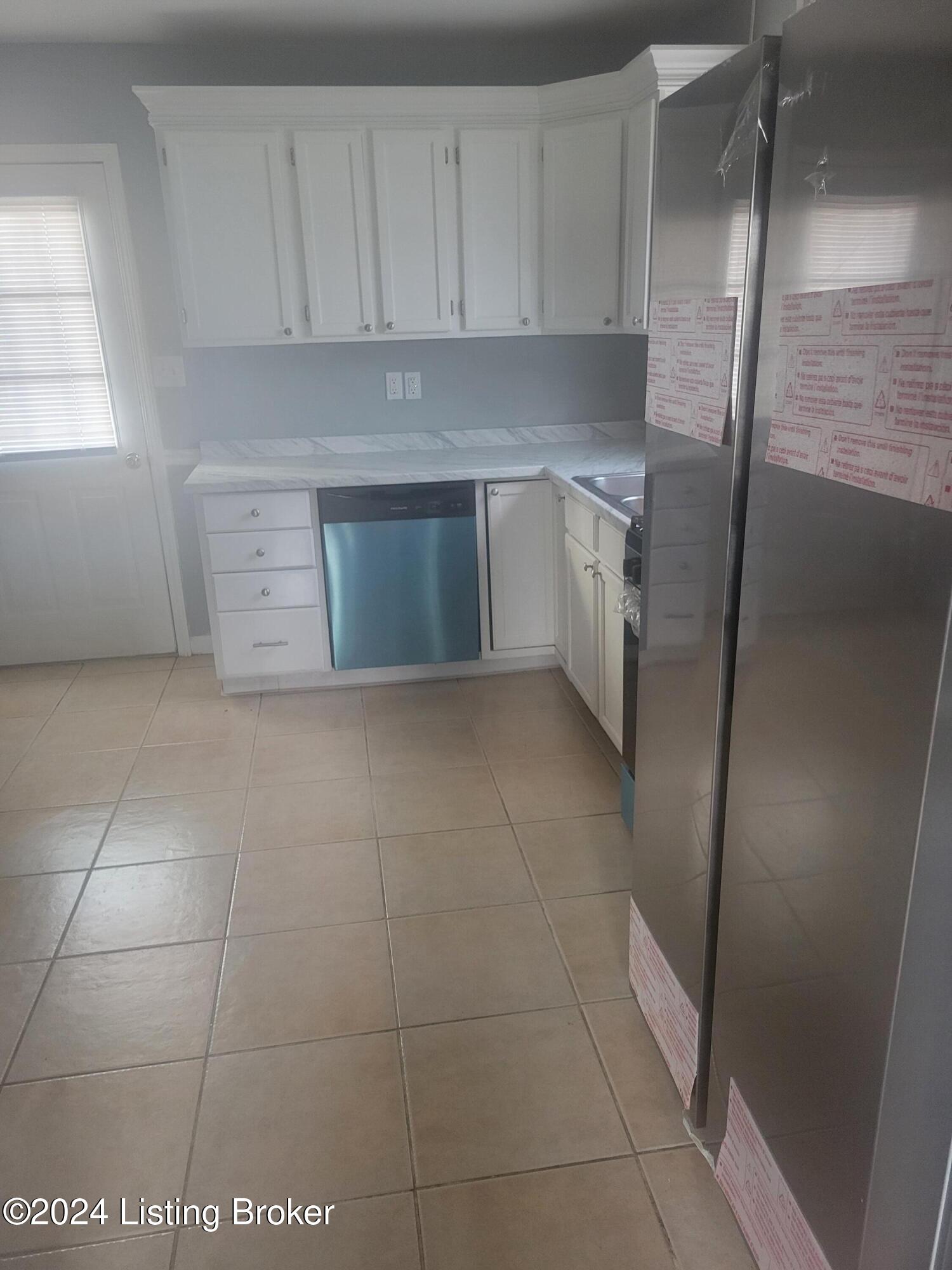 9236 Chenault Road Louisville, KY 40272 - Photo 8 of 22 20241130_142125