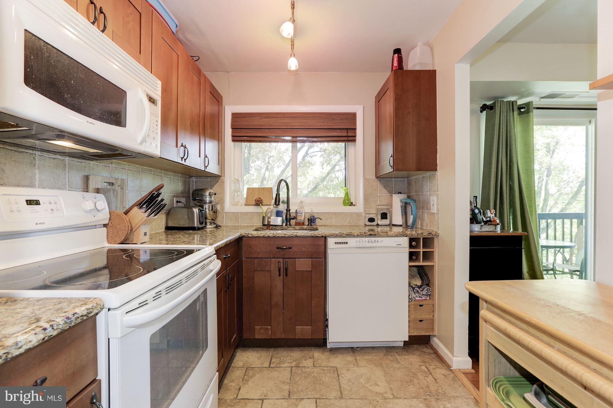 3210 South 28th Street, Unit 403 Alexandria, VA 22302 - Photo 4 of 19 Kitchen