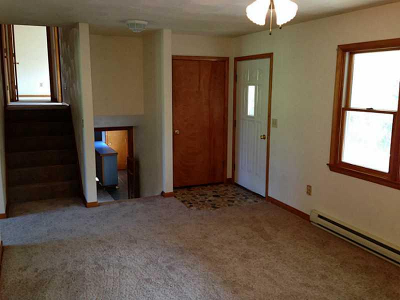 889 Strangford Road Blairsville, PA 15717 - Photo 10 of 17 Living Room.