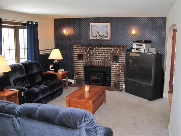 33 Smith Road Sutton, MA 01590 - Photo 3 of 16 a living room with furniture and a fireplace