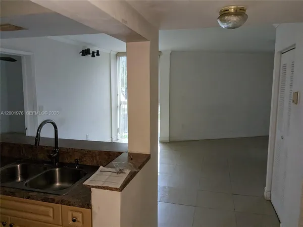 $2,000 | 7125 Northwest 186th Street, Unit B209, Hialeah, FL 33015