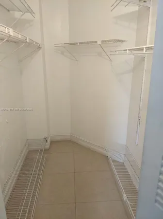 $2,000 | 7125 Northwest 186th Street, Unit B209, Hialeah, FL 33015