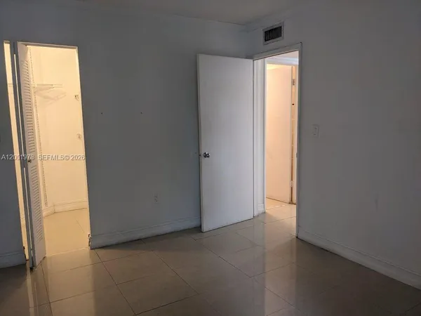 $2,000 | 7125 Northwest 186th Street, Unit B209, Hialeah, FL 33015