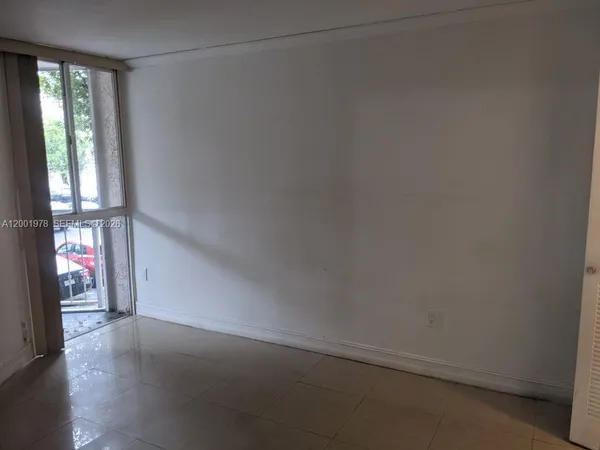 $2,000 | 7125 Northwest 186th Street, Unit B209, Hialeah, FL 33015