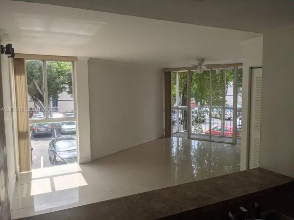 $2,000 | 7125 Northwest 186th Street, Unit B209, Hialeah, FL 33015